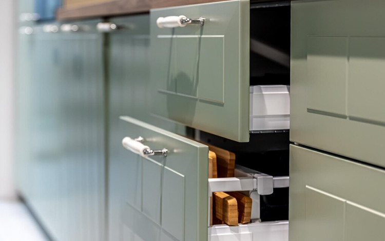 Drawer-Slides,-Hinges-and-Hardware-Installation